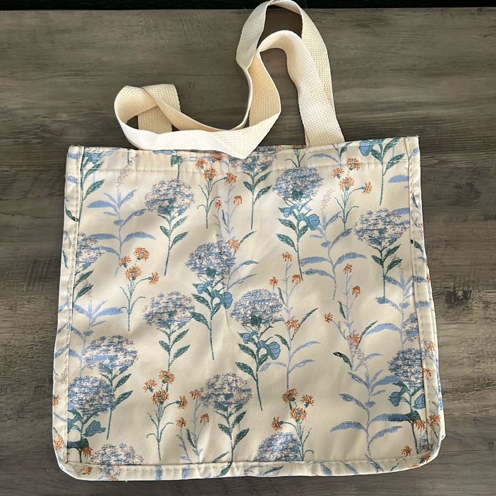 Floral tote bag